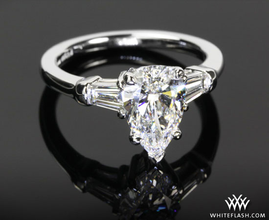 Pear-shaped diamond three stone ring