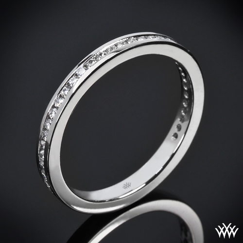 Champagne-set diamond band