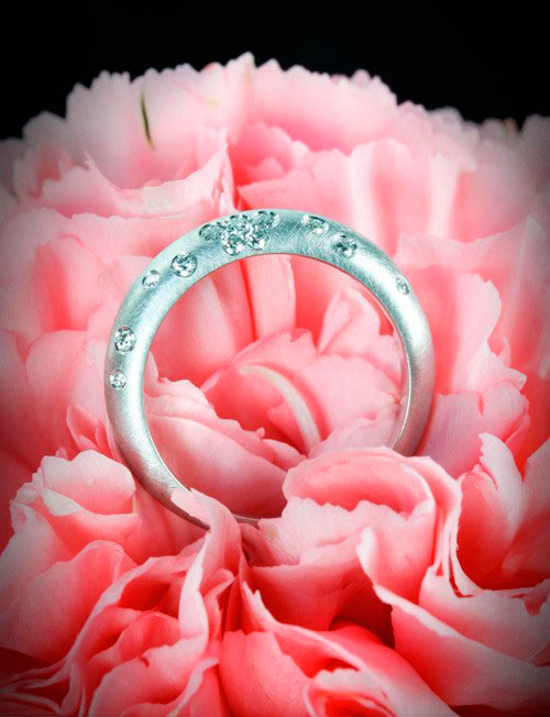 wedding ring with small diamonds