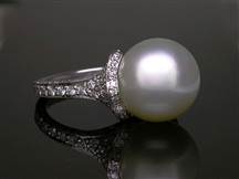 A Pearl of an Idea: A Unique Engagement and Wedding Ring Style