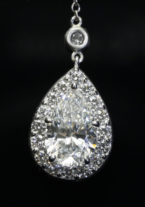 pear diamond with halo