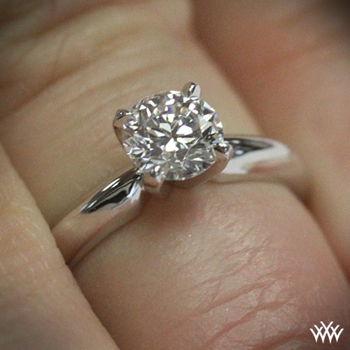 [تصویر:  4-Prong-Heavy-tiffany-style-Solitaire-En...-32505.jpg]