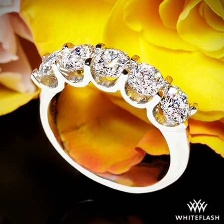 THE RIGHT HAND RING IS SUPERB...SPECTACULAR!