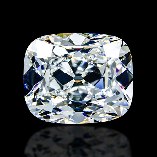 Cushion brilliant diamond with large facets and bold flashes of light, offering a vintage-inspired look