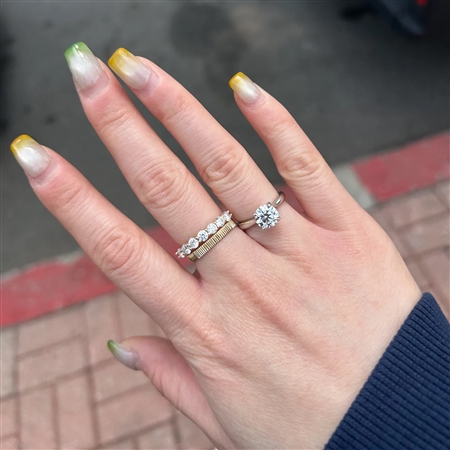 The quality of the stone is even better than I thought. Perfect stone with good sparkles. 