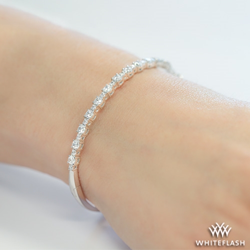 14k White Gold Alternating Diamond Bangle